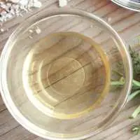 bowl of white vinegar
