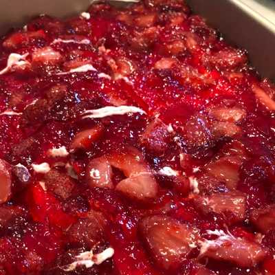 strawberry jello pretzel salad
