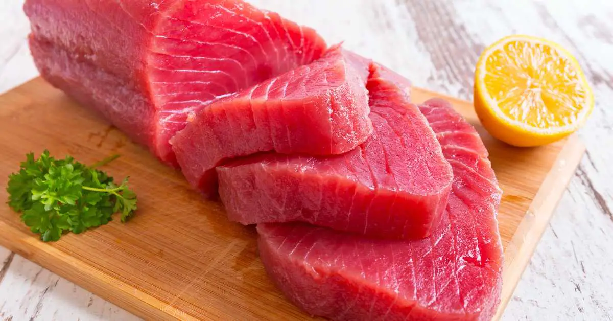 what does tuna taste like